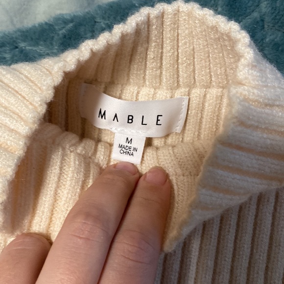 Lane 201 Cropped Sweater - Picture 3 of 4